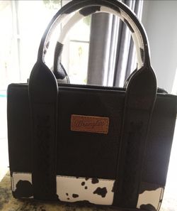 Purse wrangler