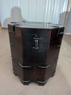 Vintage Chinese Octagonal Lift-Top Wedding Chest – Excellent Condition