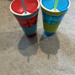 Two Snackeez Cups