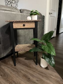 Beautiful HAND PAINTED Leopard Print Table🐆🐆🐆🐆🐆🐆
