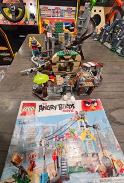 LEGO 75824-1 Pig City Teardown

LEGO The Angry Birds Movie: King Pig's Castle (75826)