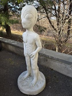 37" Tall Alien Garden Statue 