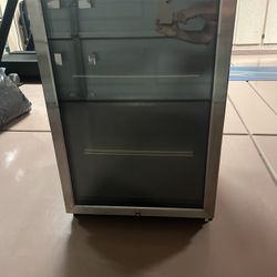 $100 Mini Refrigerator 