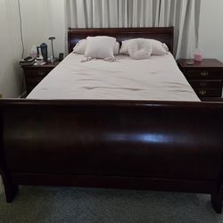 Solid Cherry Wood Queen Size Bed with Mattress