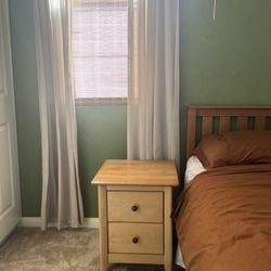 End tables/Nightstands