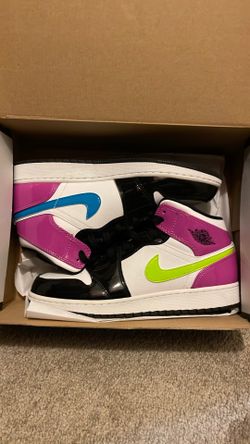 Air Jordan 1 Mid – Youth Size 7Y