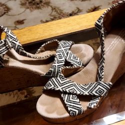 Womens 8 Tom's Wedge Boho Print / Cork Heel