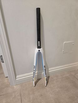 Carbon Bicycle Fork 700c / 28.6mm-1 1/8 Inch Top tapered to 31.75mm-1.25 Inch Bottom Crown