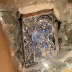 2007-2012 Chevy Tahoe Headlight