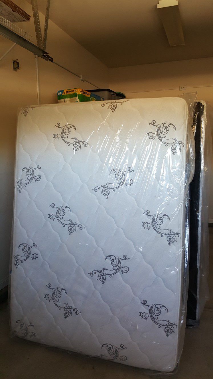 Full Size Mattress And Box Springs