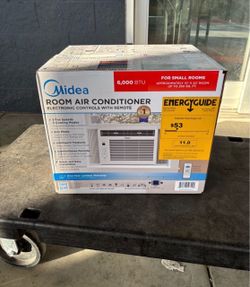 Midea 6K BTU 115v Window Air Conditioner with ComfortSense Remote - White