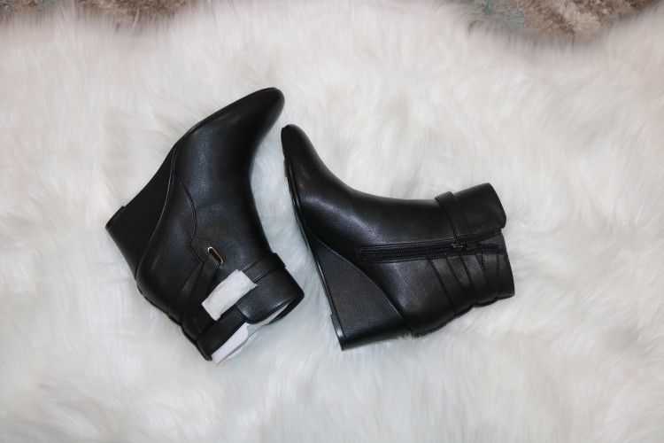 Lifestride Women's Gio Boot Ankle Bootie, Black, 6M