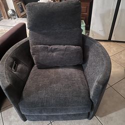 LIVING SPACES AUTOMATIC RECLINER