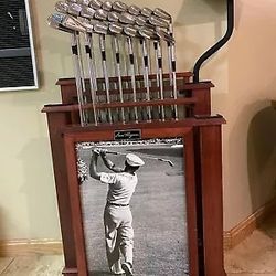 RARE Collectors Ben Hogan Display Stand *MINT* w/ 3 sets of Hogan Irons & two 1-Irons. 


