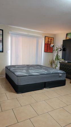 VERY NICE KING SIZE MATTRESS AND BOXSPRINGS FOR SALE! IN GREAT CONDITION, FREE DELIVERY