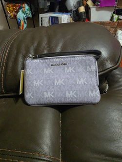 Michael kors wristlet