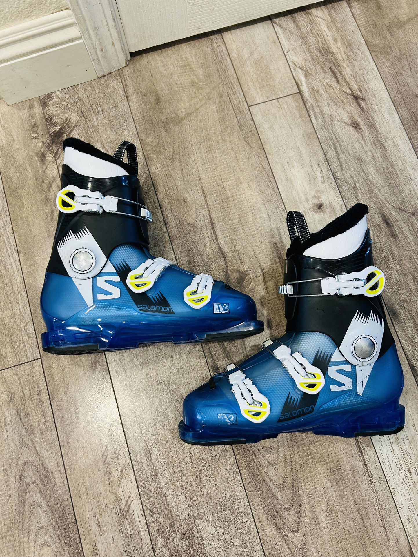 SALOMON SKI BOOTS SIZE 26.5