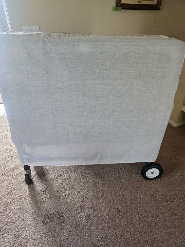 Full-size ROLLAWAY BED