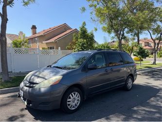 Toyota sienna mini van Ven minivan work van
