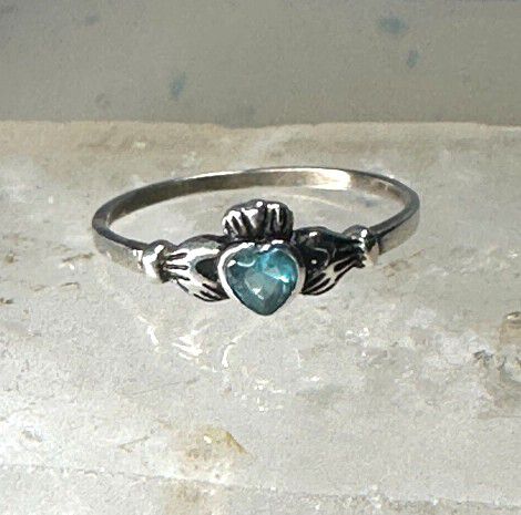 



Claddagh Sterling Silver

Ring Size

6.75

In a Cute Gift Box, New!