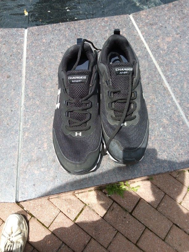 Size 14 Mens Under armour Like New