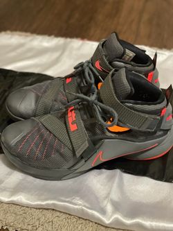NIKE LeBron Soldier Basketball Sneakers Size 13