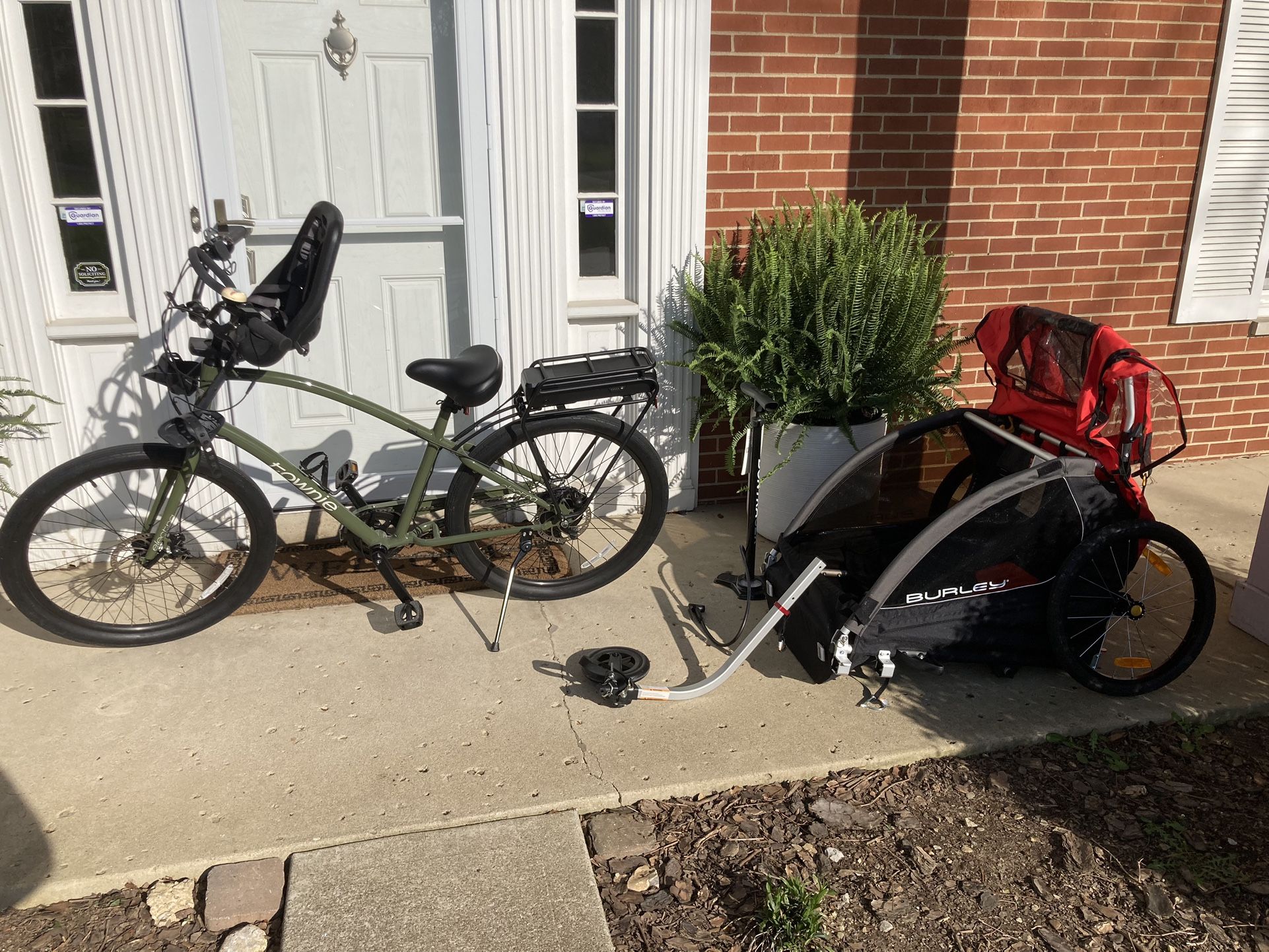 Electra E-bike and Burley Bike Trailer