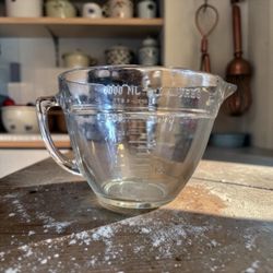Pampered Chef Classic Glass Batter Bowl with Lid - 2 Quart (8 Cups)