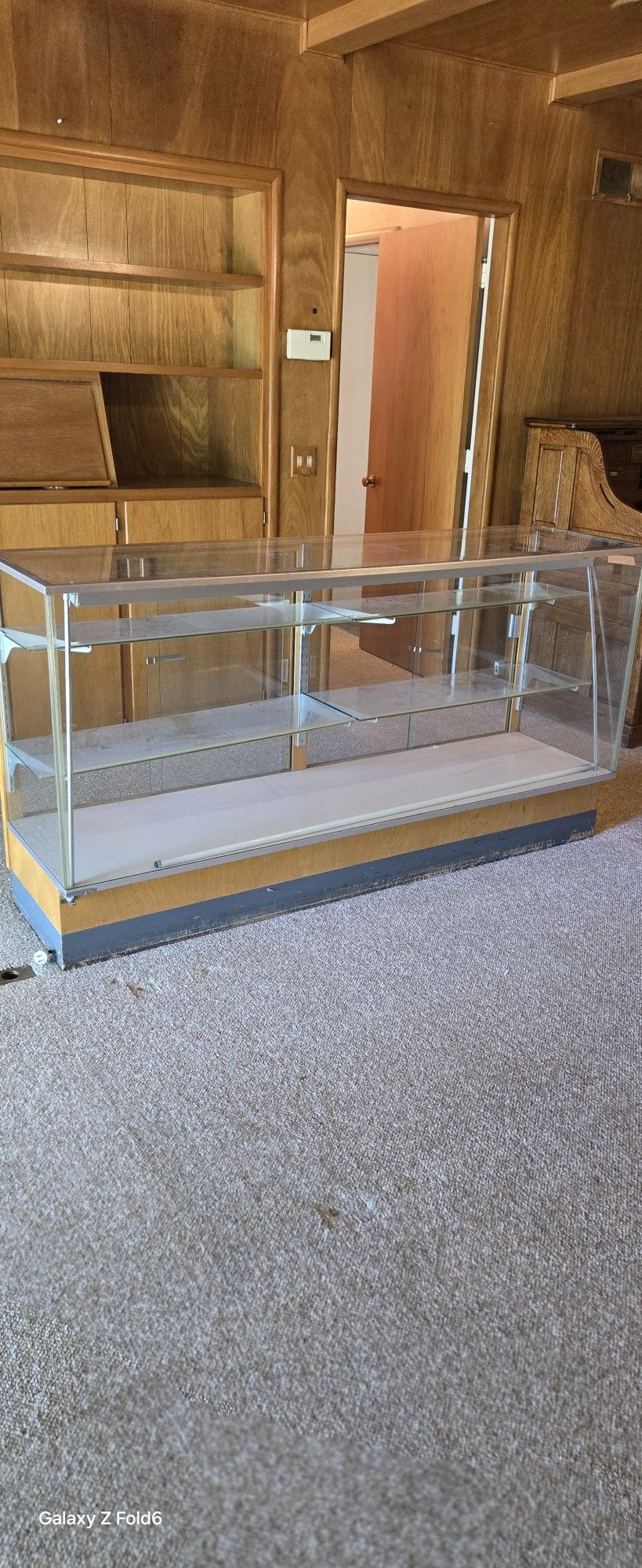 6ft Display cabinet with light