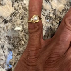 Akoya White Pearl Ring in Gold with Diamond