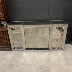 Omni Mirrored Buffett