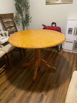 Round Oak Pedestal Dining Table
