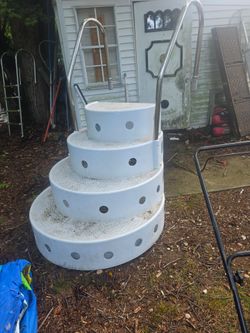 Wedding cake pool steps with stainless steel handrails the price is firm