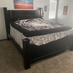 King Size Bedroom Set  With Cali King  Mattress And Box Springs