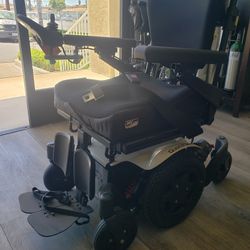 Electric wheelchair
