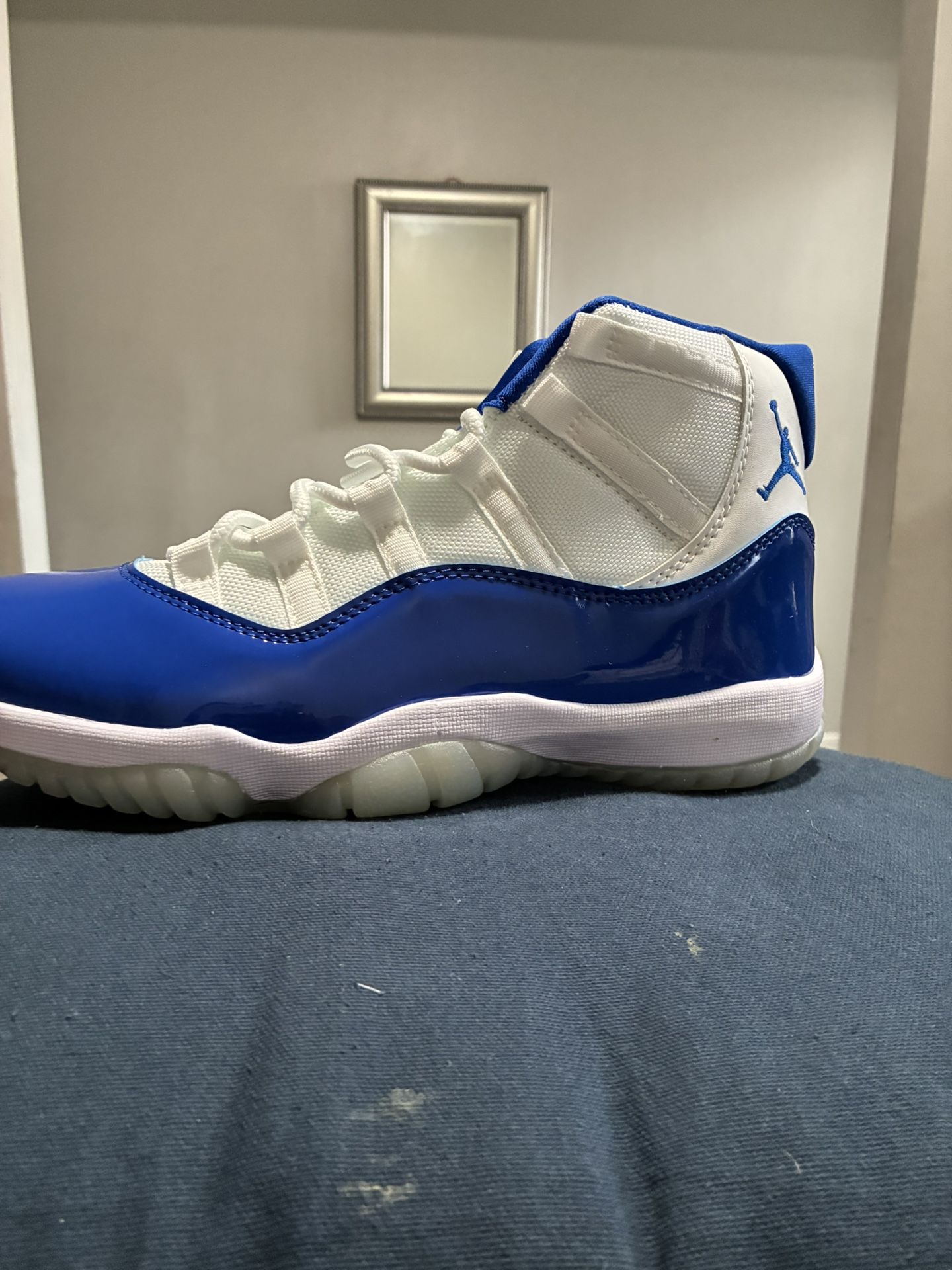 JORDAN 11 RETRO MENS SIZE 9.1/2 π―π₯π₯π₯