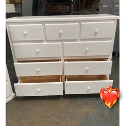 White Pinewood Dresser