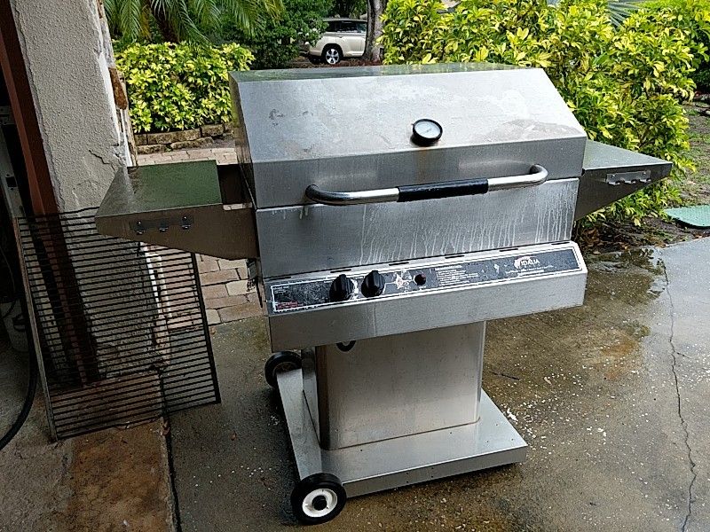 $80 obo or Trade. Stainless steel grill. $2400 new. charcoal grill, boiler, smoker, big grill