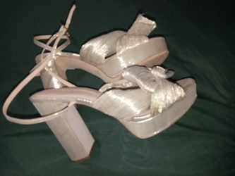Loeffler Randall Natalia Platinum Platform Bow Heel

  Pretty Sz 8 1/2 B