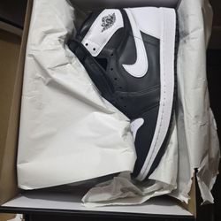 Air Jordan 1 High OG Black/White
SKU: DZ5485-010 BRAND NEW Size 11
