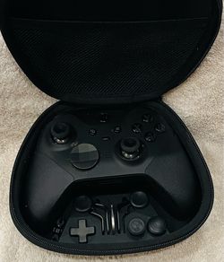 Xbox one elite 2 series one controller and two cases