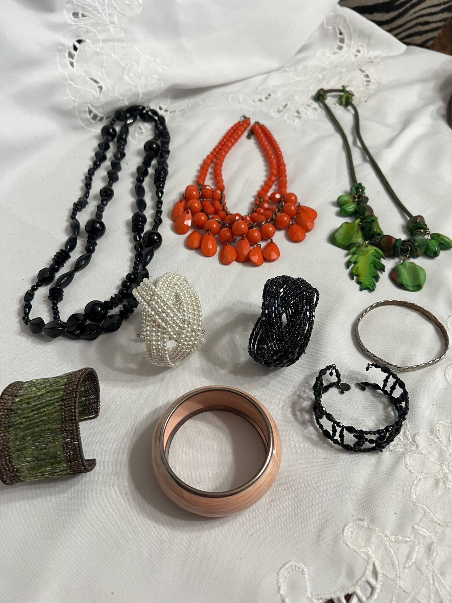 Lot Of 9 PIECES OF VINTAGE COSTUME JEWELRY SEED PEARLS BLACK Jet