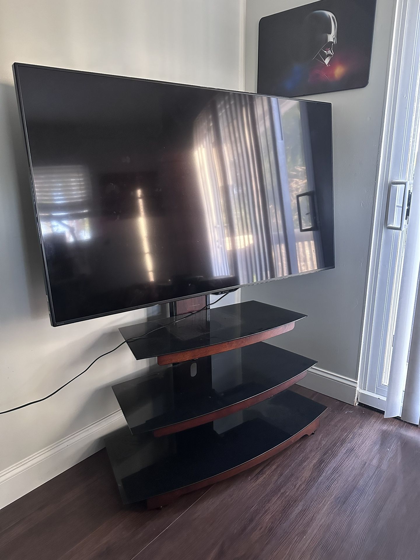 TV - 60” LCD Sharp Aquos