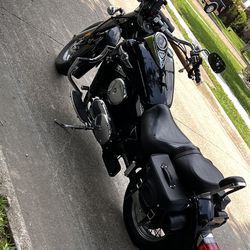 2004 Kawasaki volcan for sale I am asking 3500 but it is negotiable the only detail is the the handle bar is a little bend but it does not affect the 