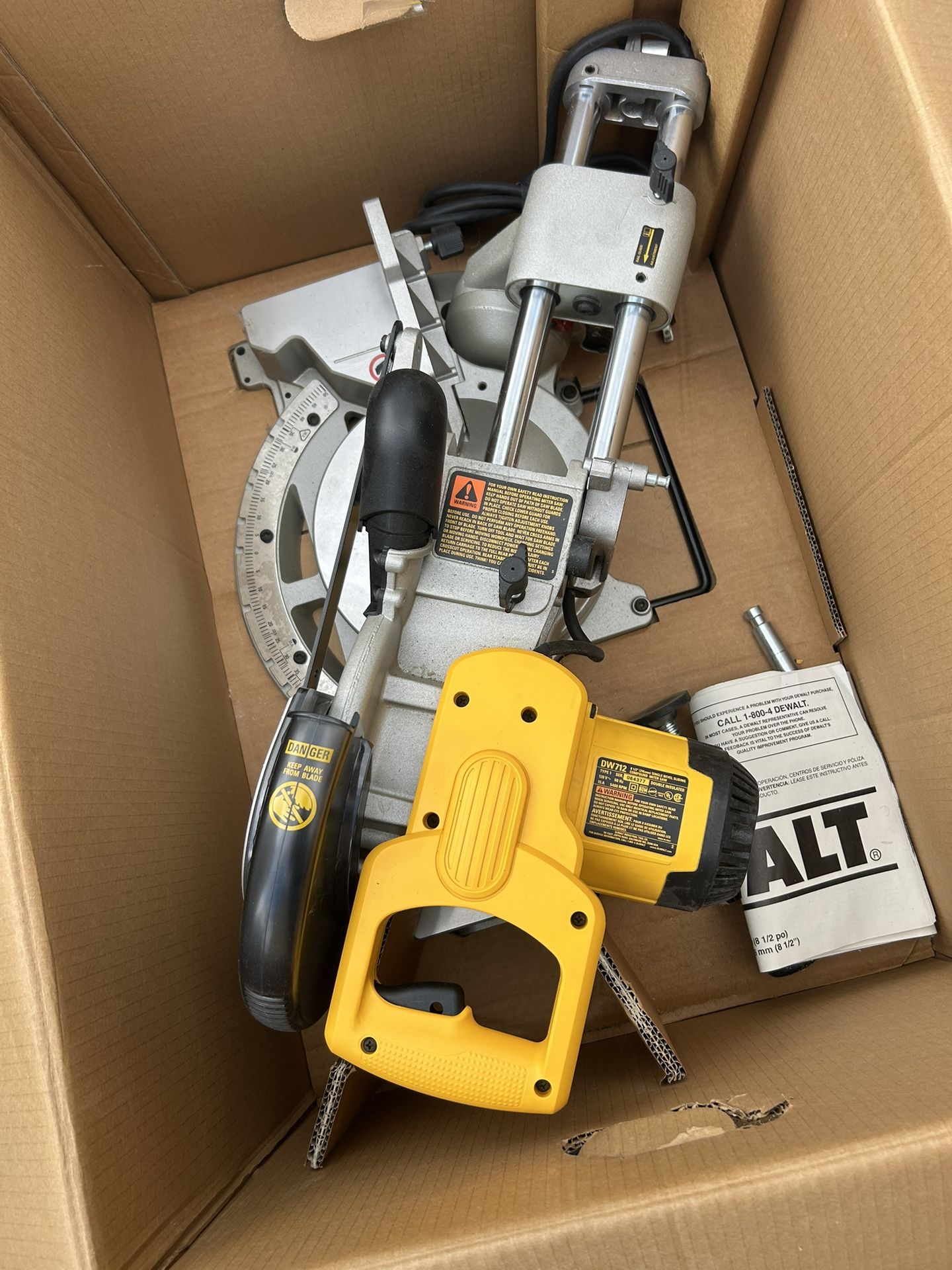 Dewalt 8 1/2” Sliding Miter Compound Saw Single Bevel. Bevel