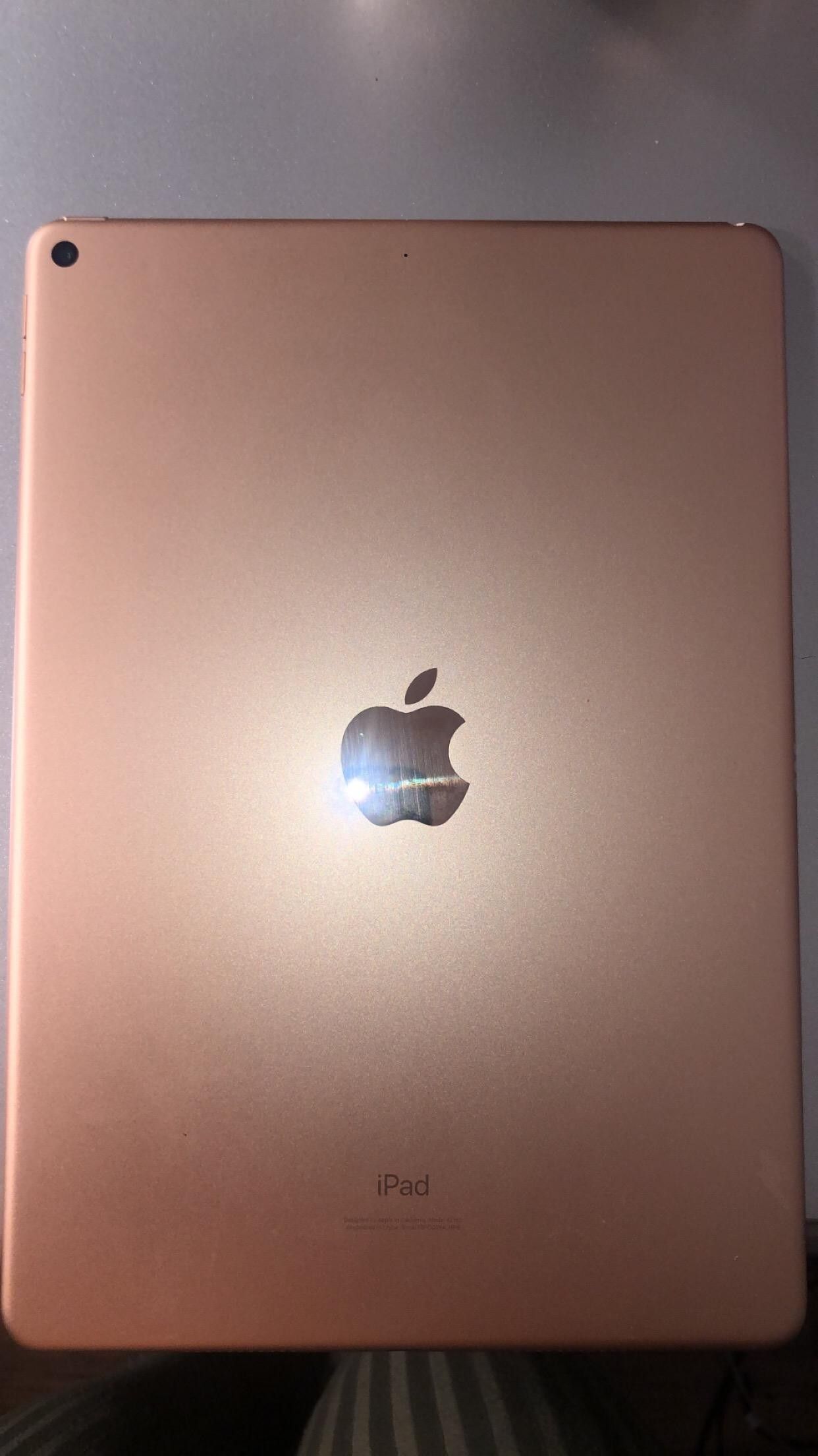 iPad 7th generation 32 GB 10.2 inch screen $320