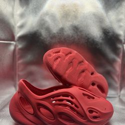 Yeezy foam rnnr vermilion