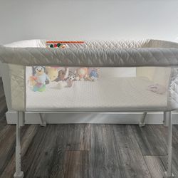 Portable Airclub bedside baby sleeper