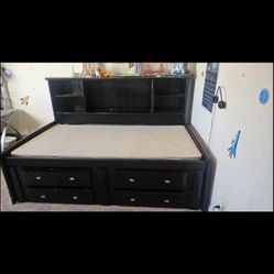 BEAUTIFUL TWIN BED 