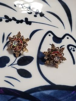 Vintage Maltese Cross Starburst Tac Pin Red Enamel Clear Rhinestone Gold Tone
